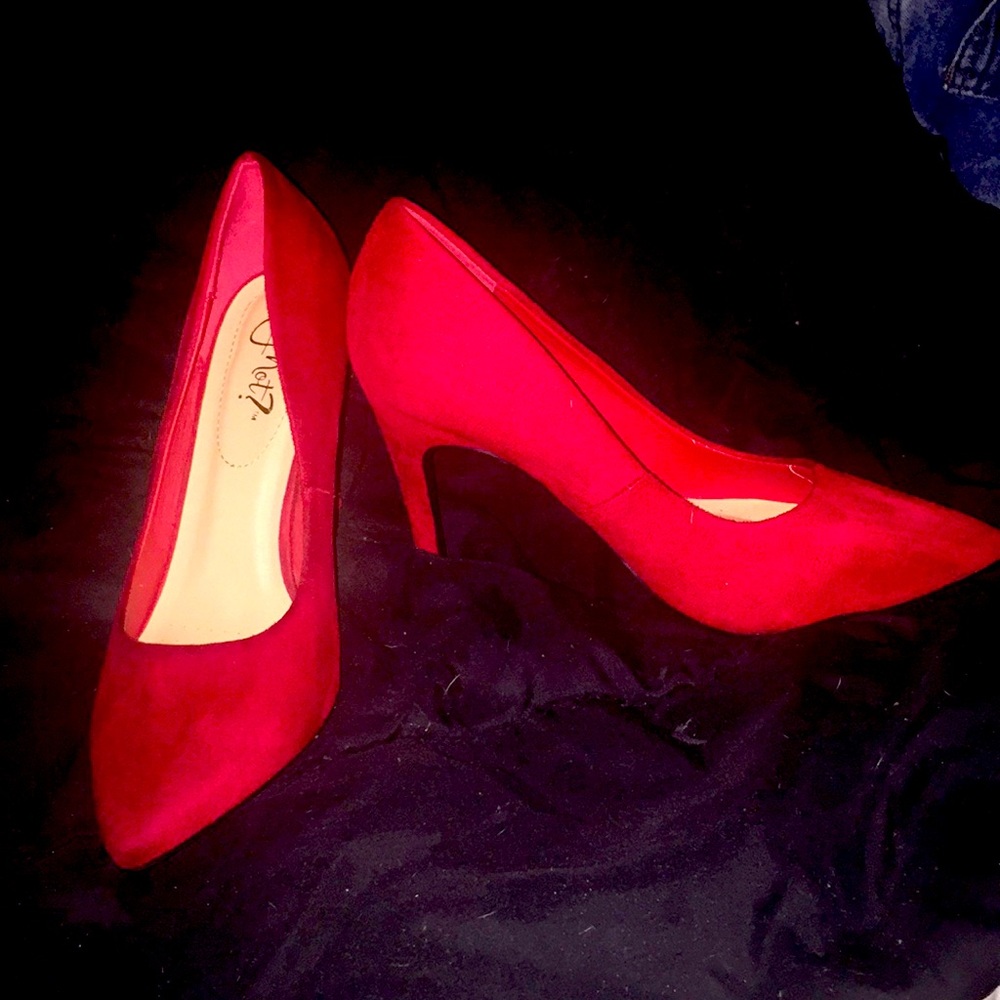 Size 7 deep red heels